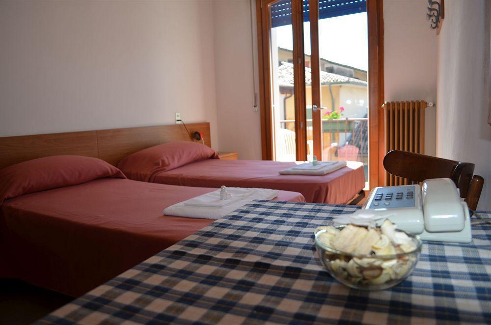ברנצונה סול גארדה Hotel Luisa מראה חיצוני תמונה